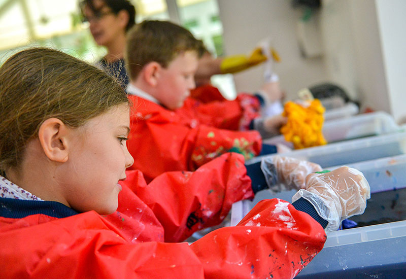 Pupils in art class